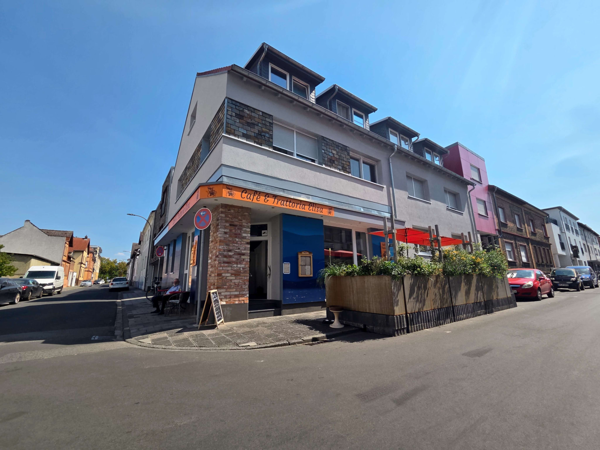 Café & Trattoria Elisa an der Straßenecke in Mühlheim am Main